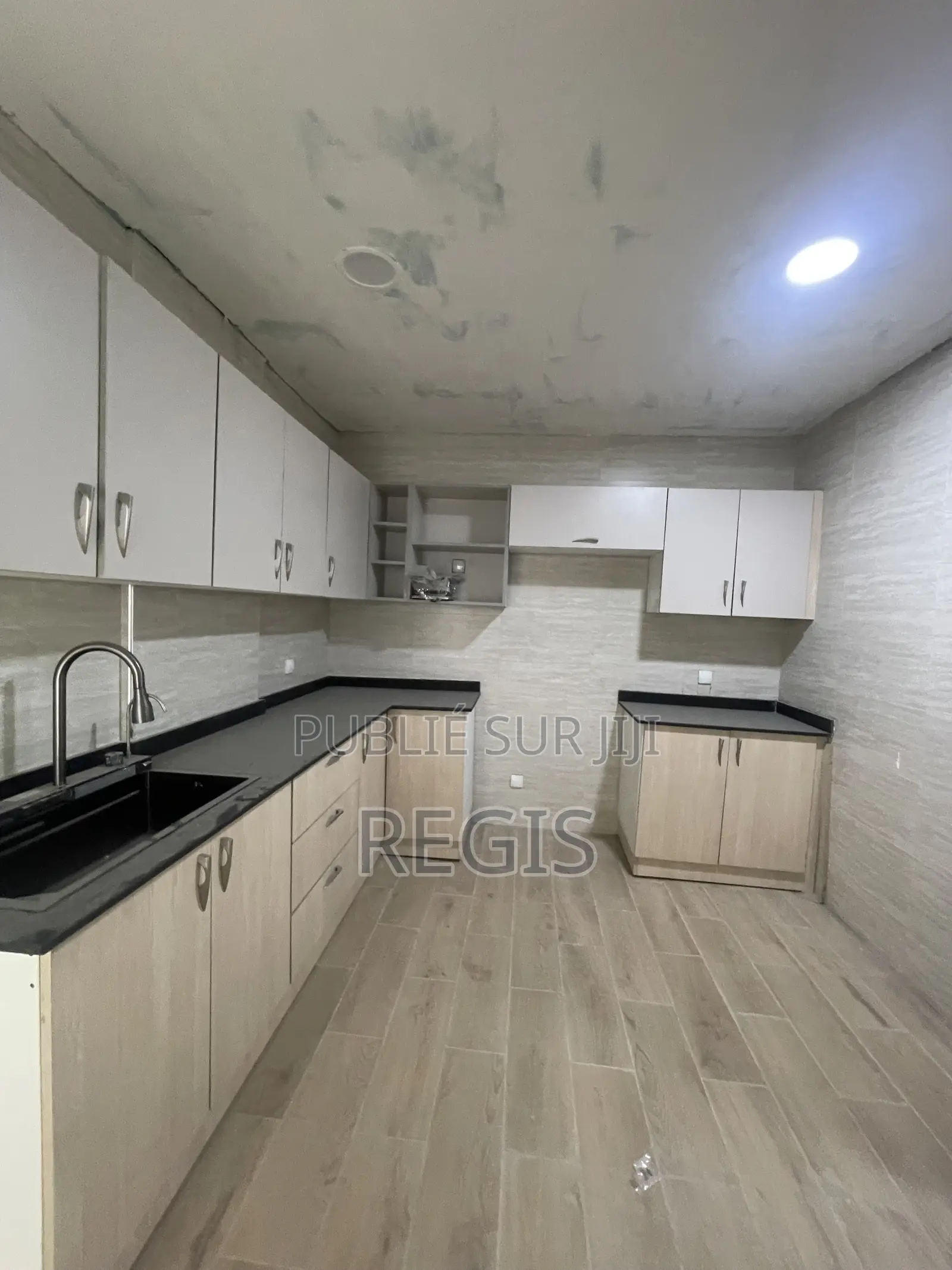 2chbre Appartement dans Regis, Cocody à Louer