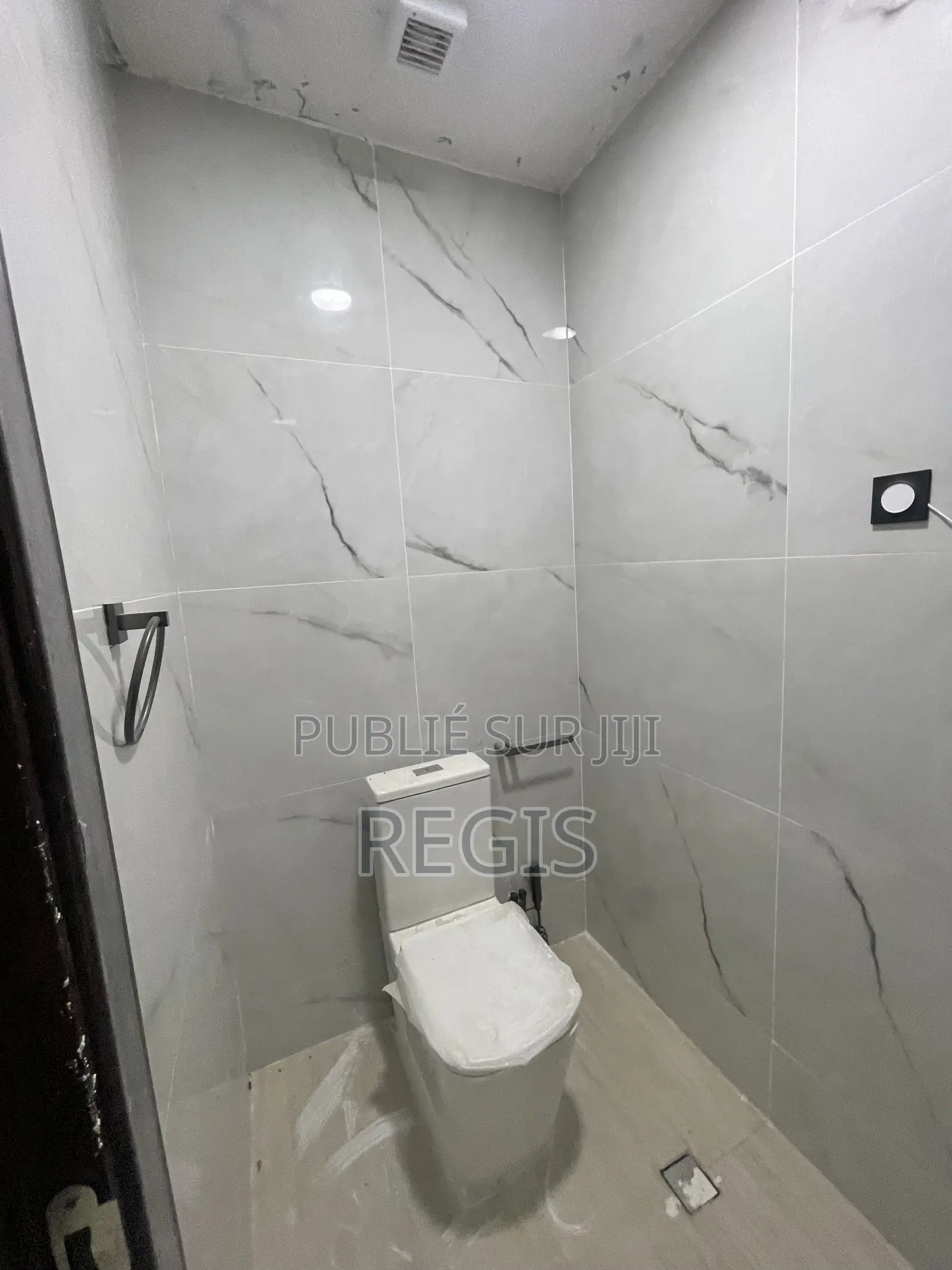 2chbre Appartement dans Regis, Cocody à Louer