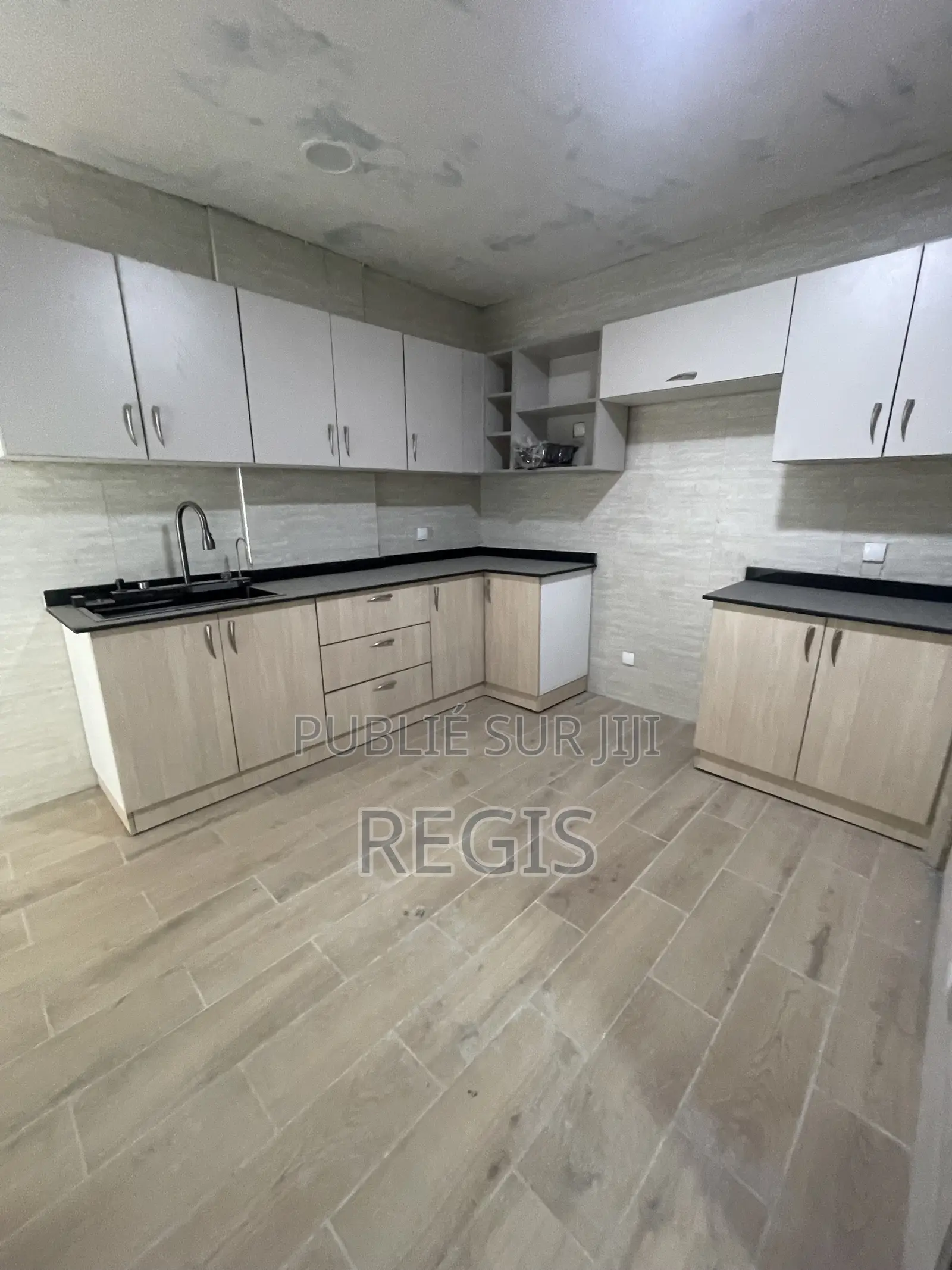 2chbre Appartement dans Regis, Cocody à Louer