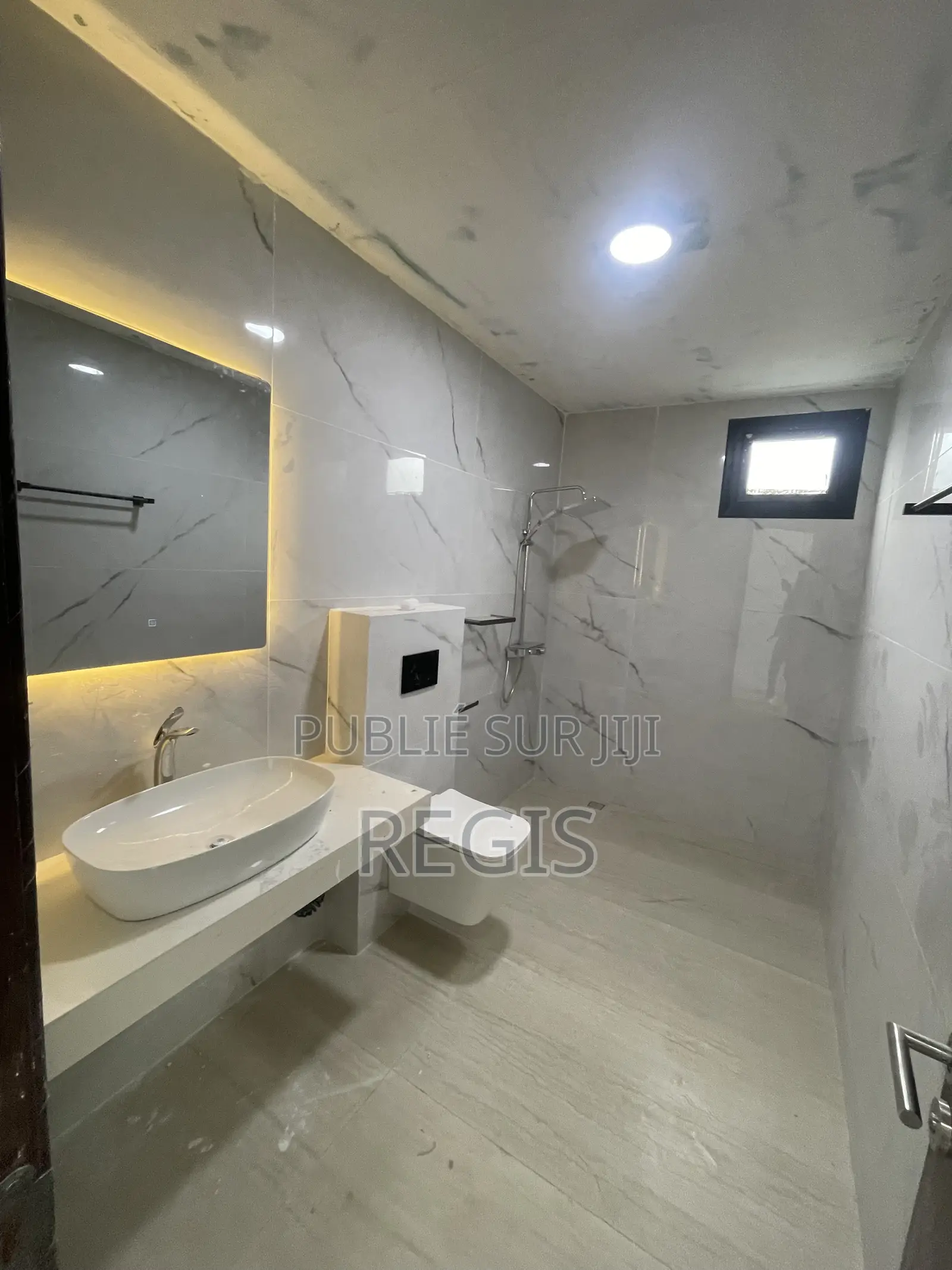2chbre Appartement dans Regis, Cocody à Louer