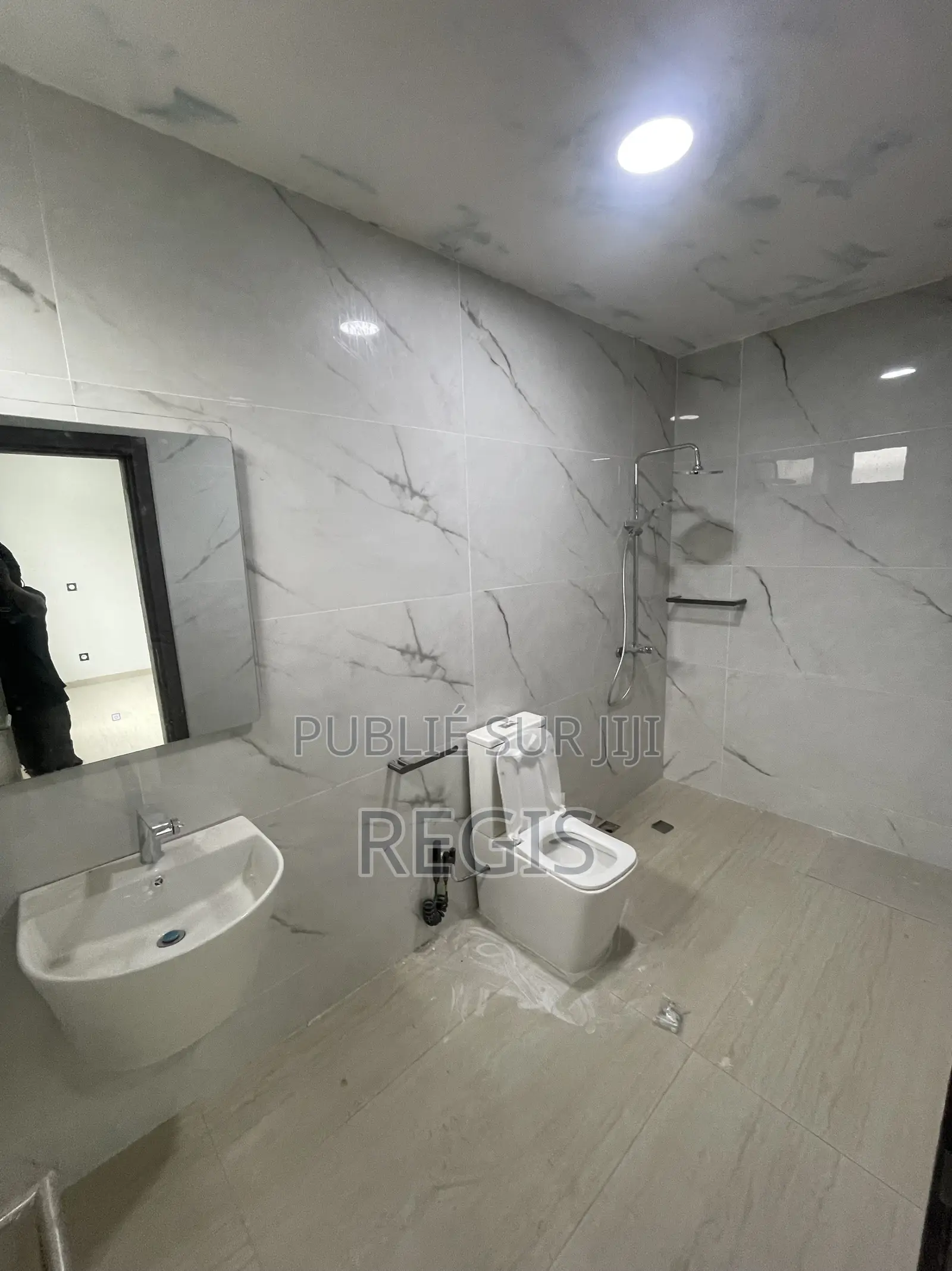 2chbre Appartement dans Regis, Cocody à Louer