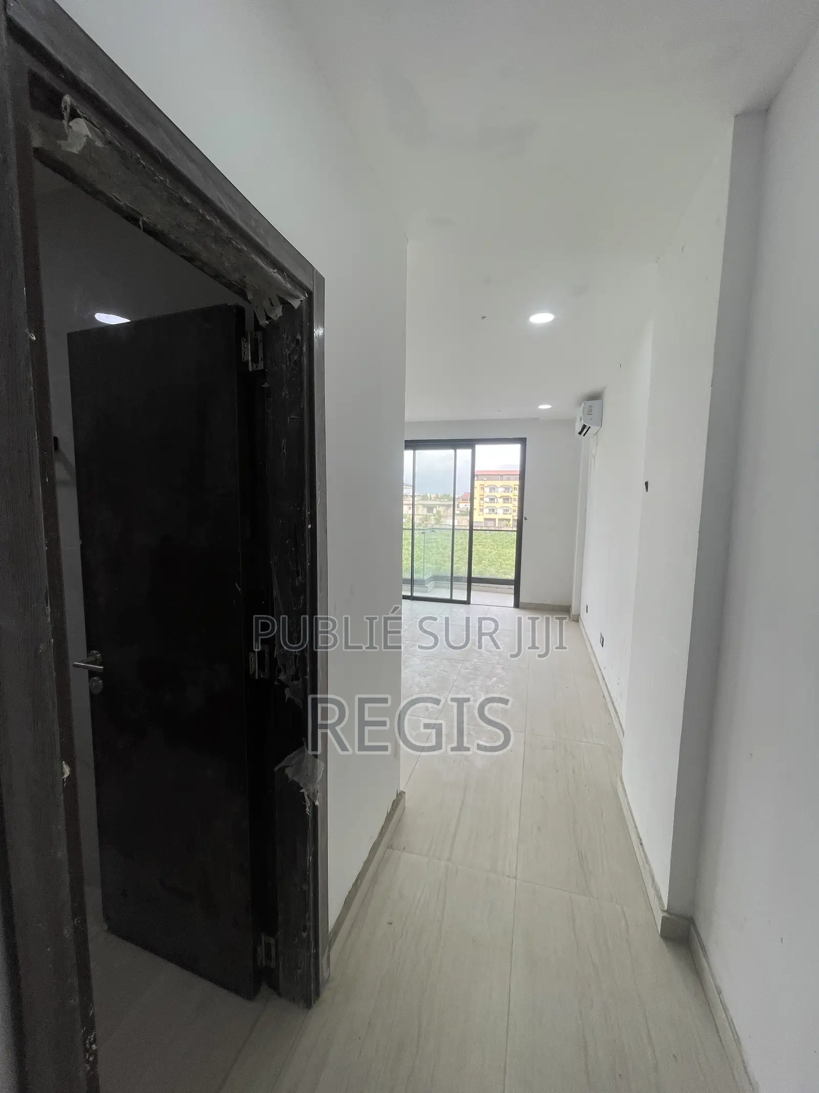 2chbre Appartement dans Regis, Cocody à Louer