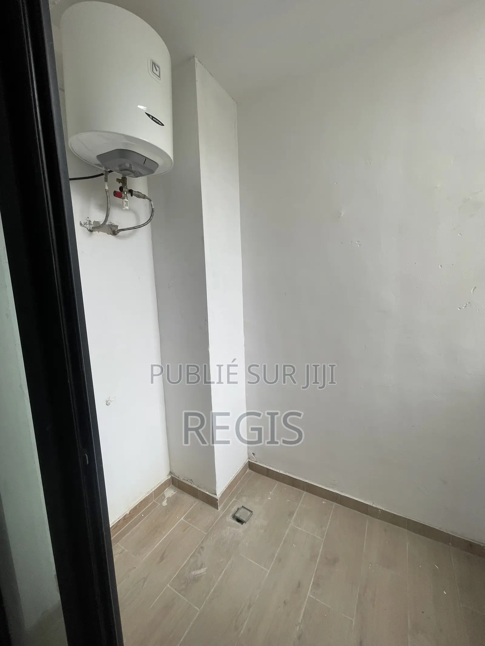 2chbre Appartement dans Regis, Cocody à Louer