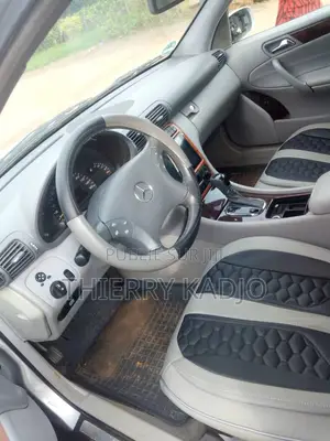 Nouveau Mercedes-Benz C200 2023 Gris