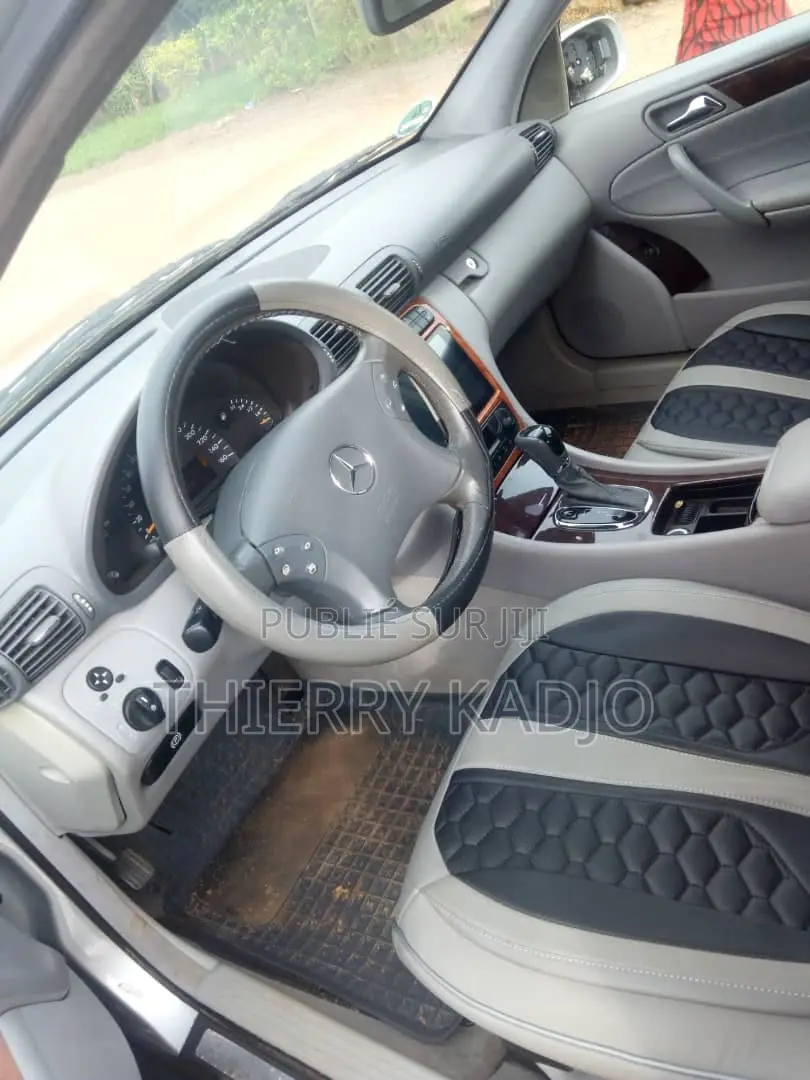 Nouveau Mercedes-Benz C200 2023 Gris