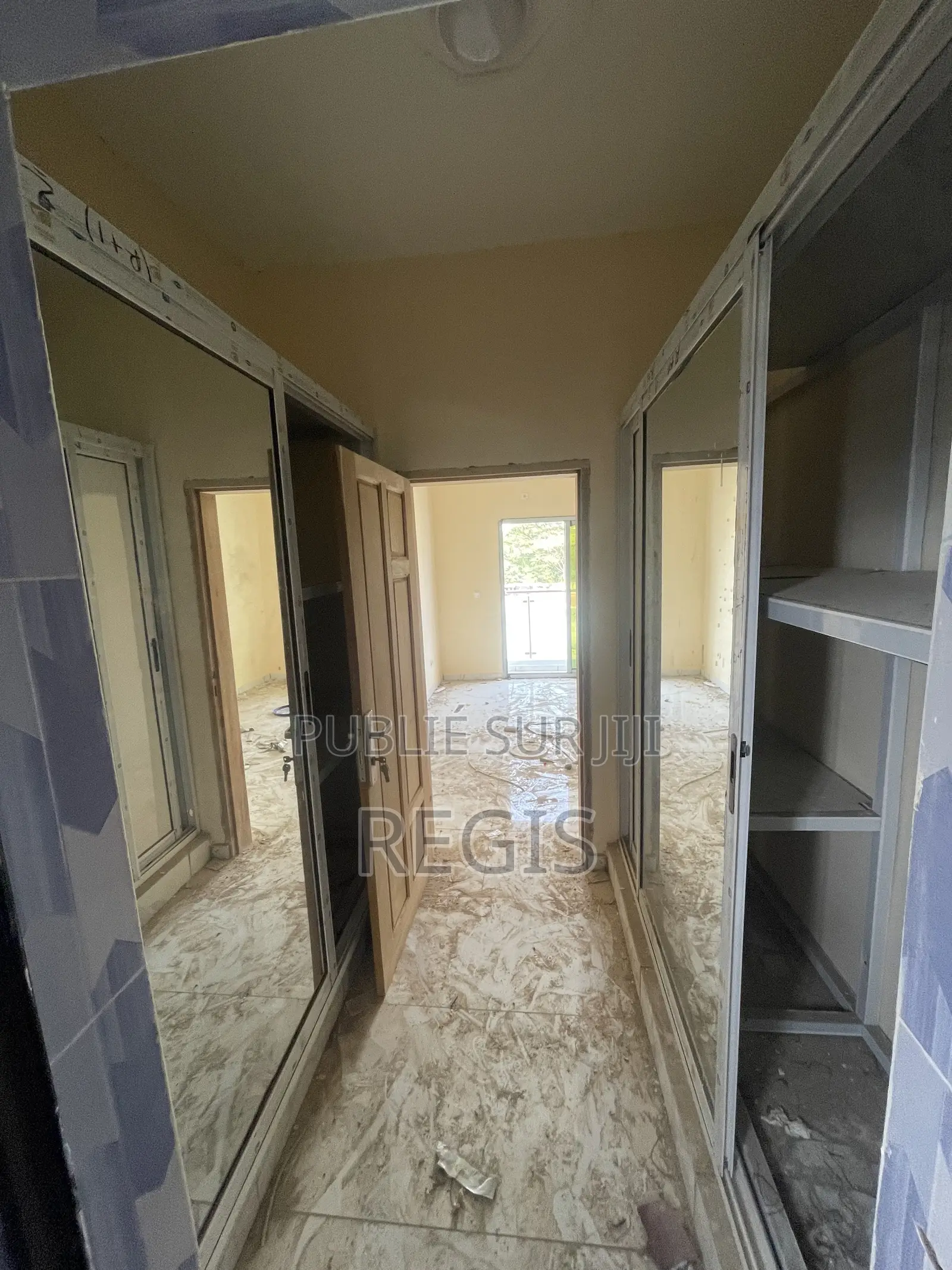 2chbre Appartement dans Regis, Cocody à Louer