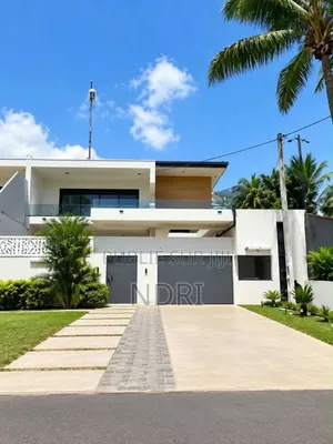 8chbre Villa dans Avi Imo, Cocody à Louer