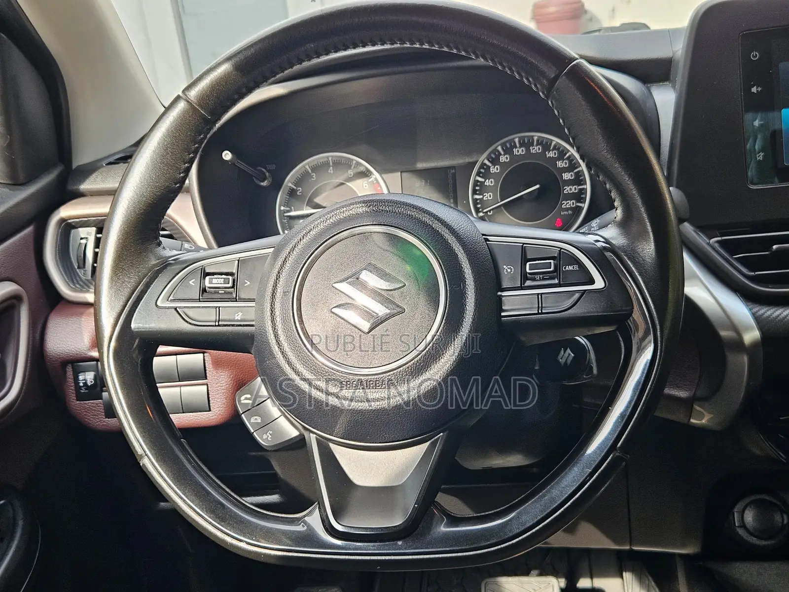 Suzuki Fronx 2024 Gris