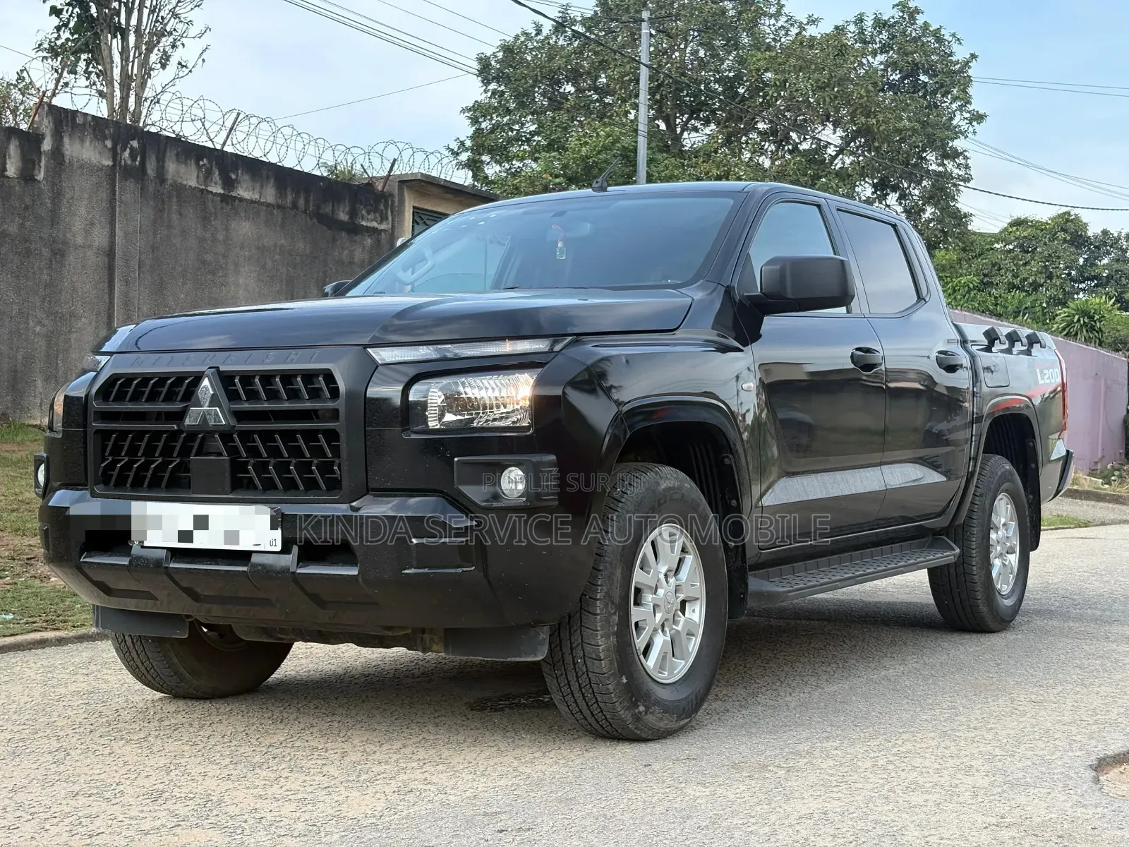 Mitsubishi L200 2025 Gris
