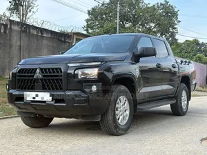 Mitsubishi L200 2025 Gris