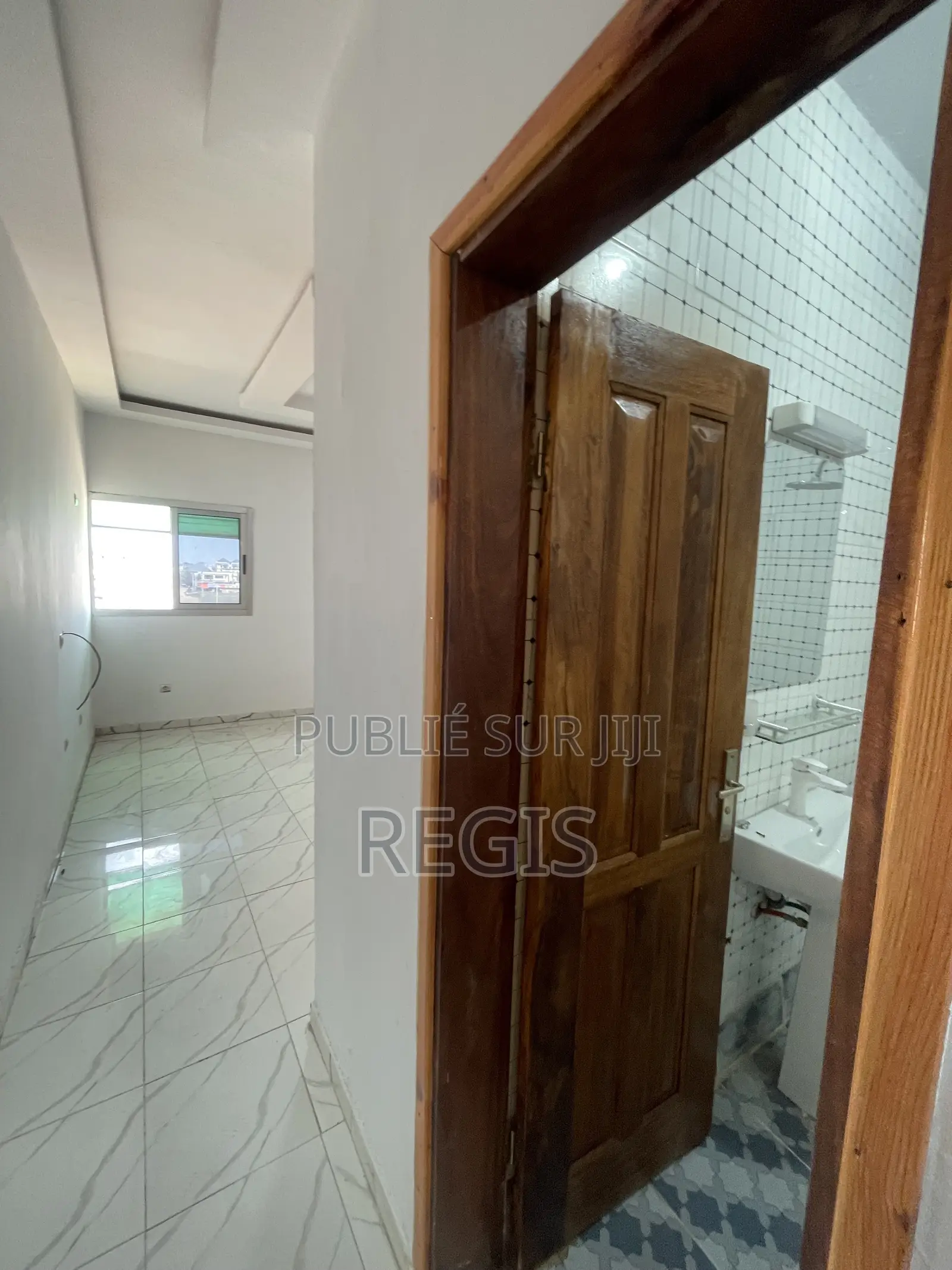 2chbre Appartement dans Regis, Cocody à Louer