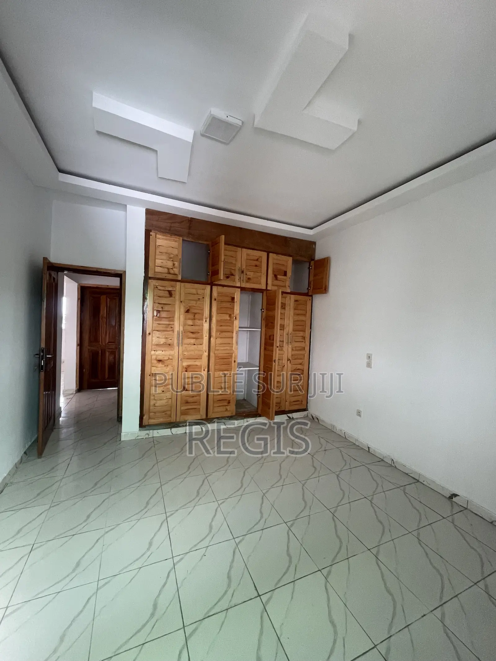 2chbre Appartement dans Regis, Cocody à Louer