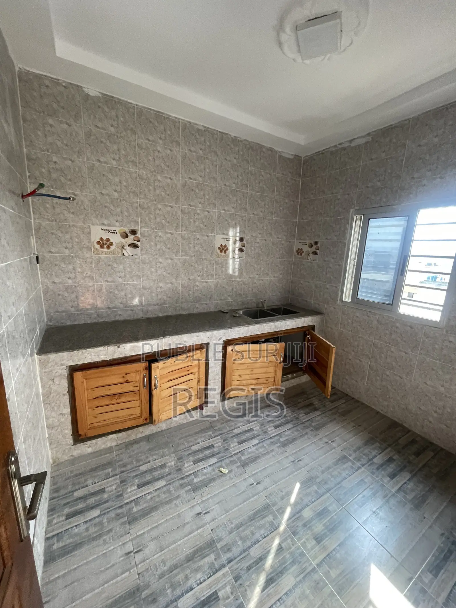 2chbre Appartement dans Regis, Cocody à Louer