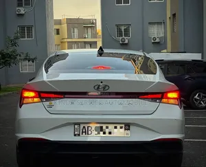 Hyundai Elantra SEL 2022 Blanc cassé