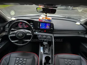 Hyundai Elantra SEL 2022 Blanc cassé