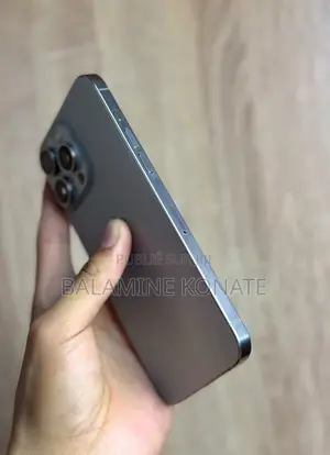 Nouveau Apple iPhone 15 Pro Max 1 TB Gris
