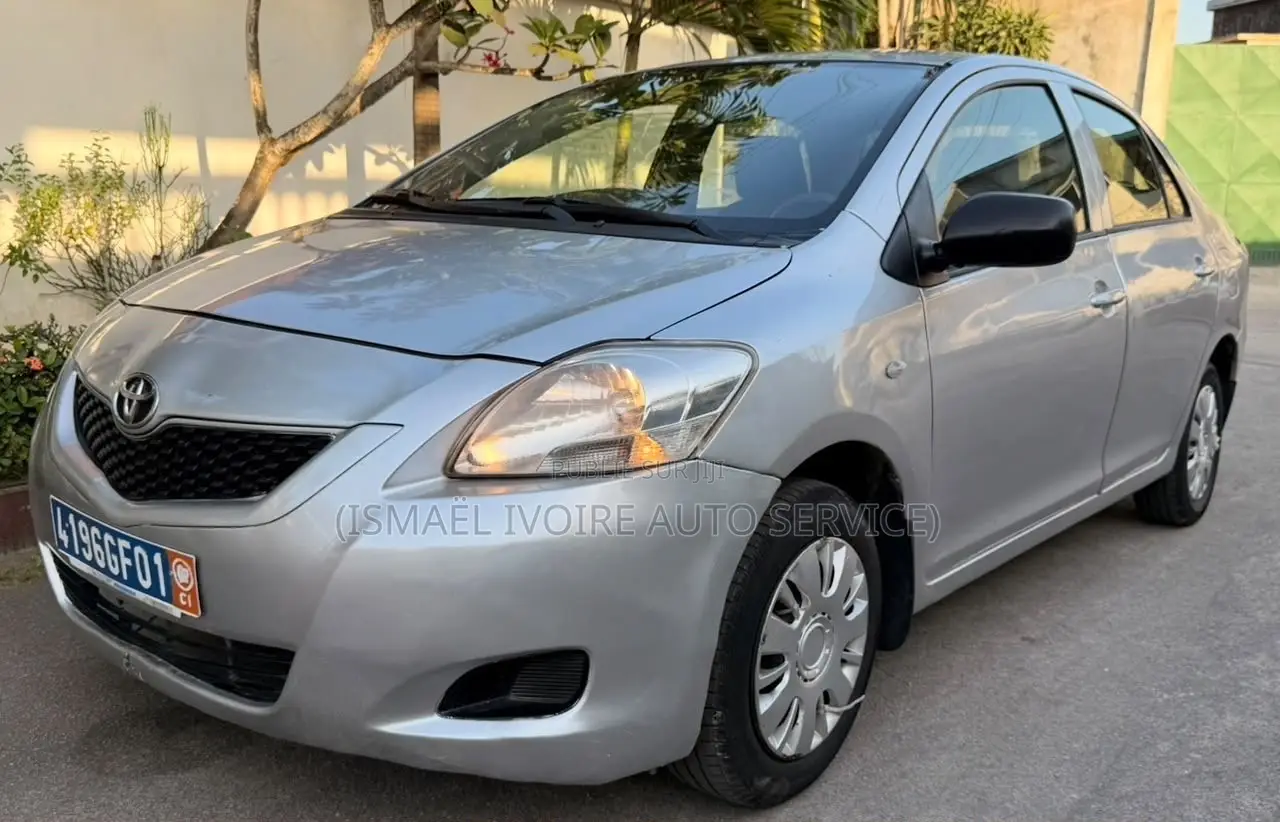 Toyota Yaris 2014 Gris
