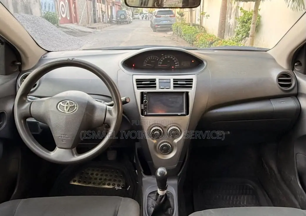 Toyota Yaris 2014 Gris