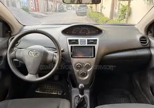 Toyota Yaris 2014 Gris
