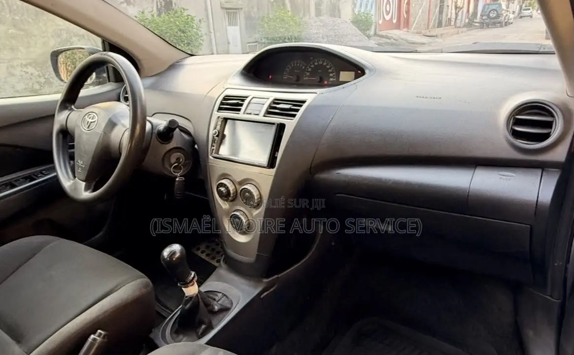 Toyota Yaris 2014 Gris