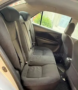 Toyota Yaris 2014 Gris