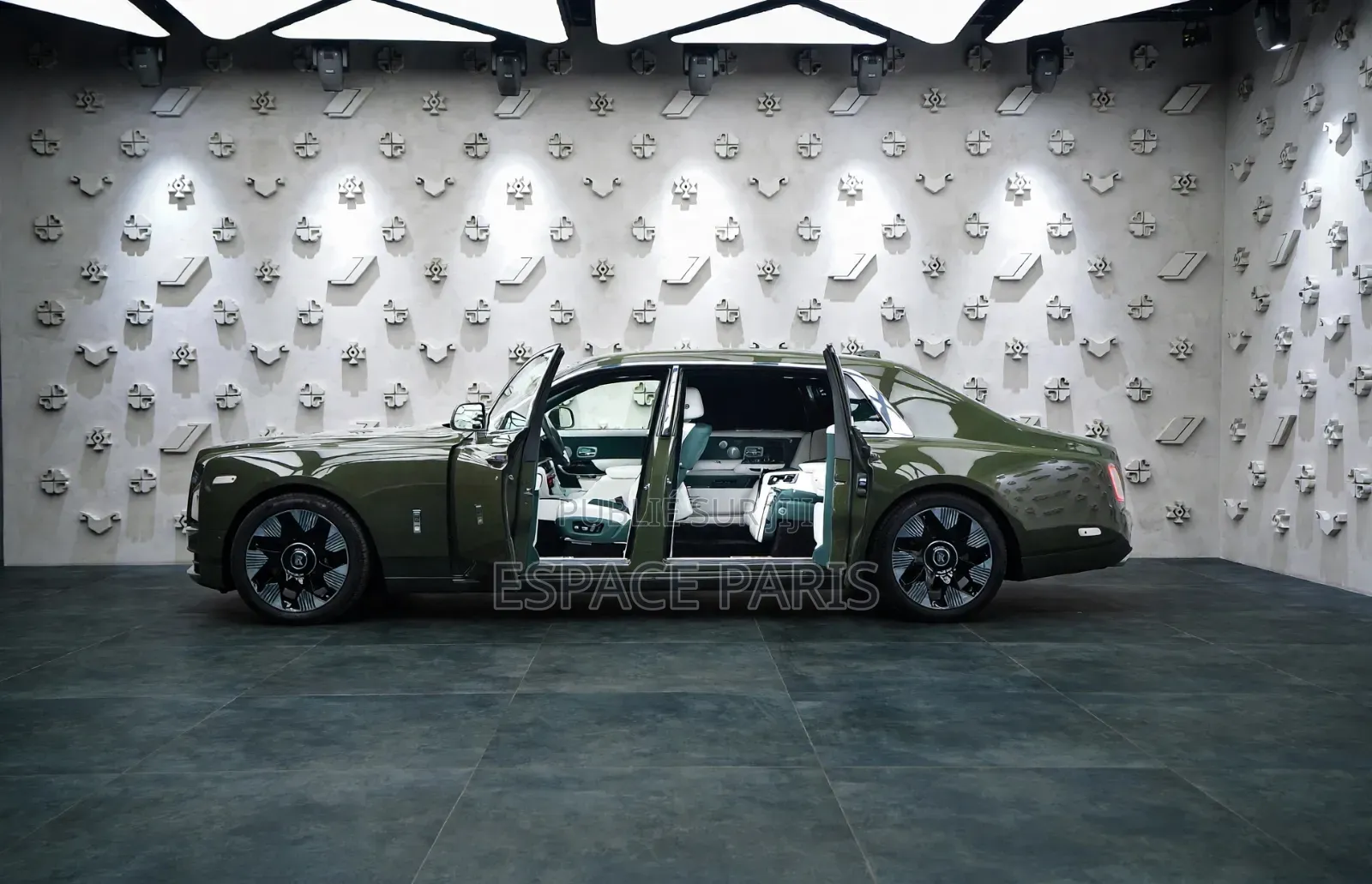 Nouveau Rolls-Royce Phantom 2026 Gris