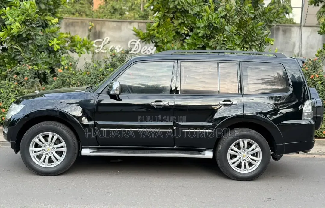 Mitsubishi Pajero 2023 Noir