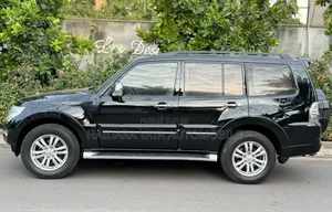 Mitsubishi Pajero 2023 Noir