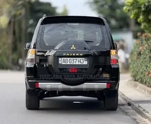 Mitsubishi Pajero 2023 Noir