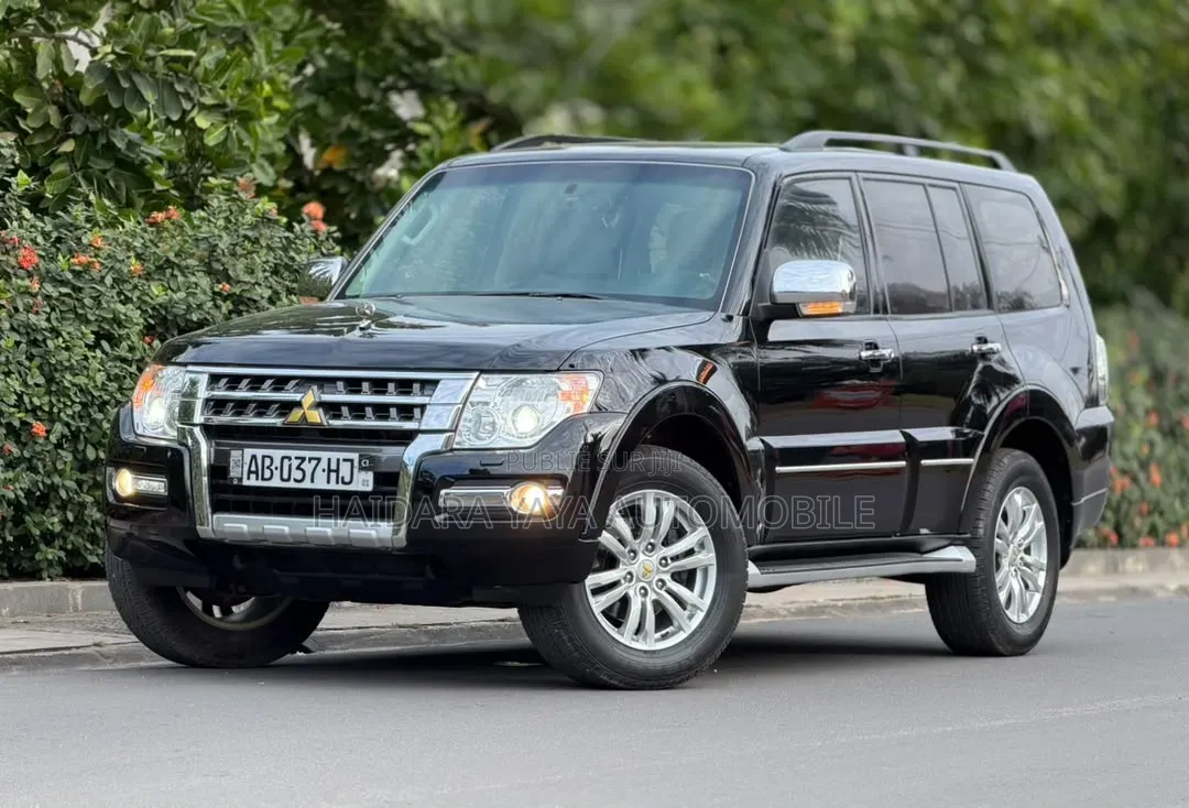 Mitsubishi Pajero 2023 Noir