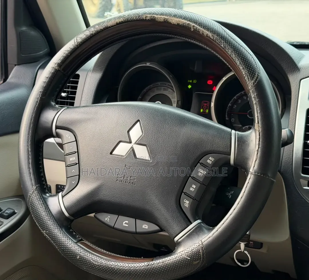 Mitsubishi Pajero 2023 Noir