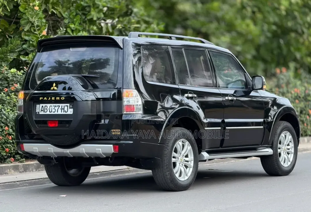 Mitsubishi Pajero 2023 Noir