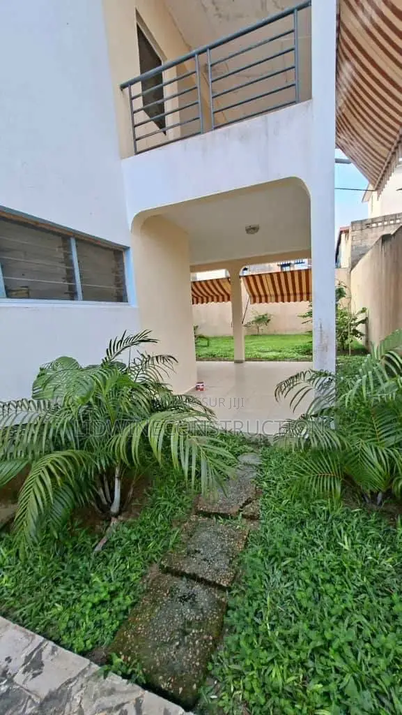 5chbre Duplex dans Cocody à Vendre