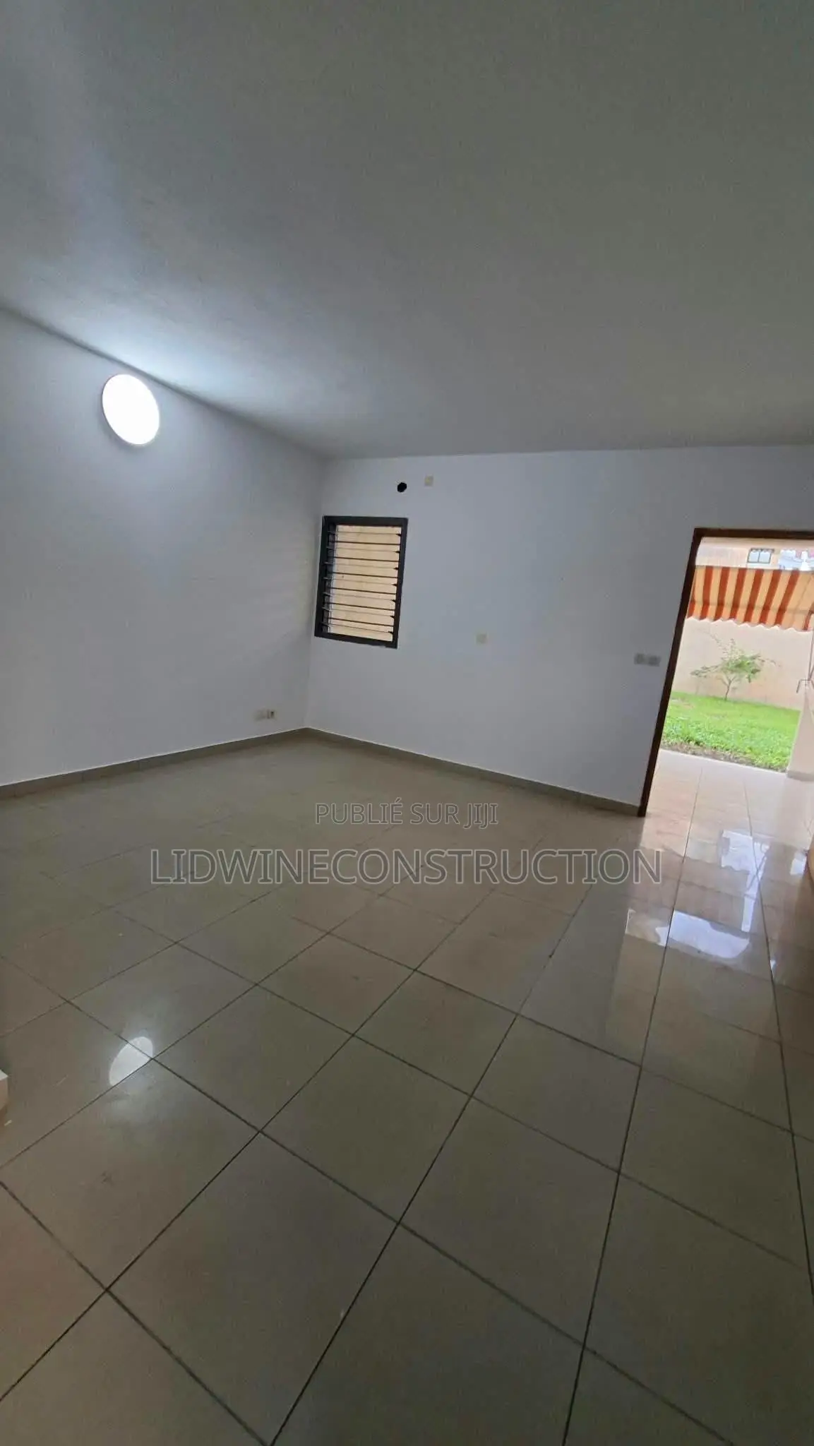 5chbre Duplex dans Cocody à Vendre