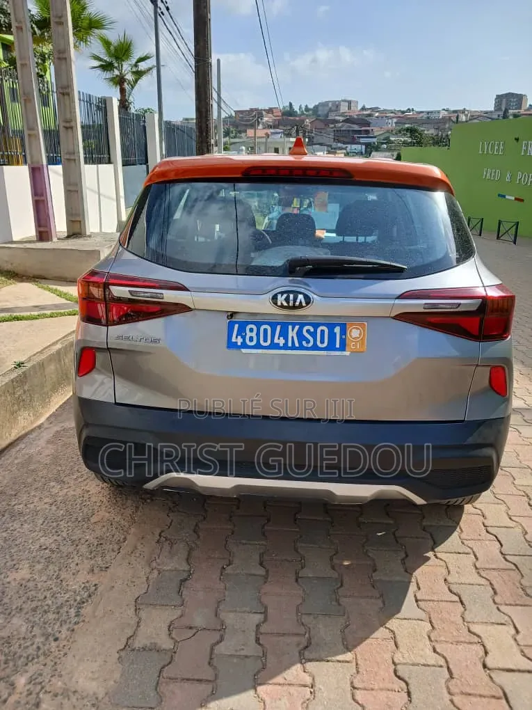 Kia Seltos 2021 Gris
