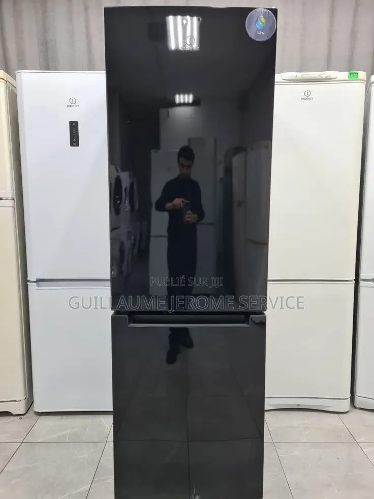 Indesit Noir – Combi Bottom Freezer