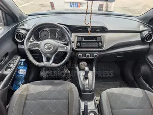 Nissan Kicks S 2019 Gris