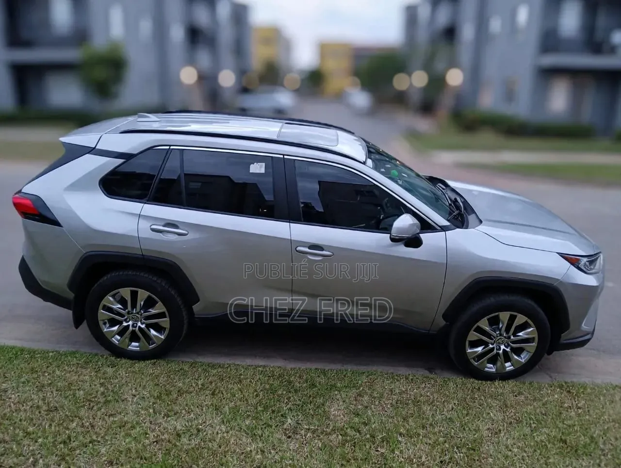 Toyota RAV4 2021 Gris