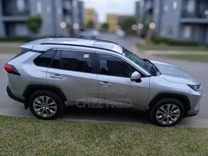 Toyota RAV4 2021 Gris