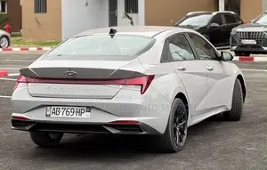 Hyundai Elantra 2021 Blanc