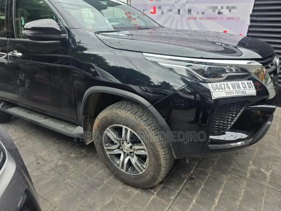 Toyota Fortuner 2025 Noir