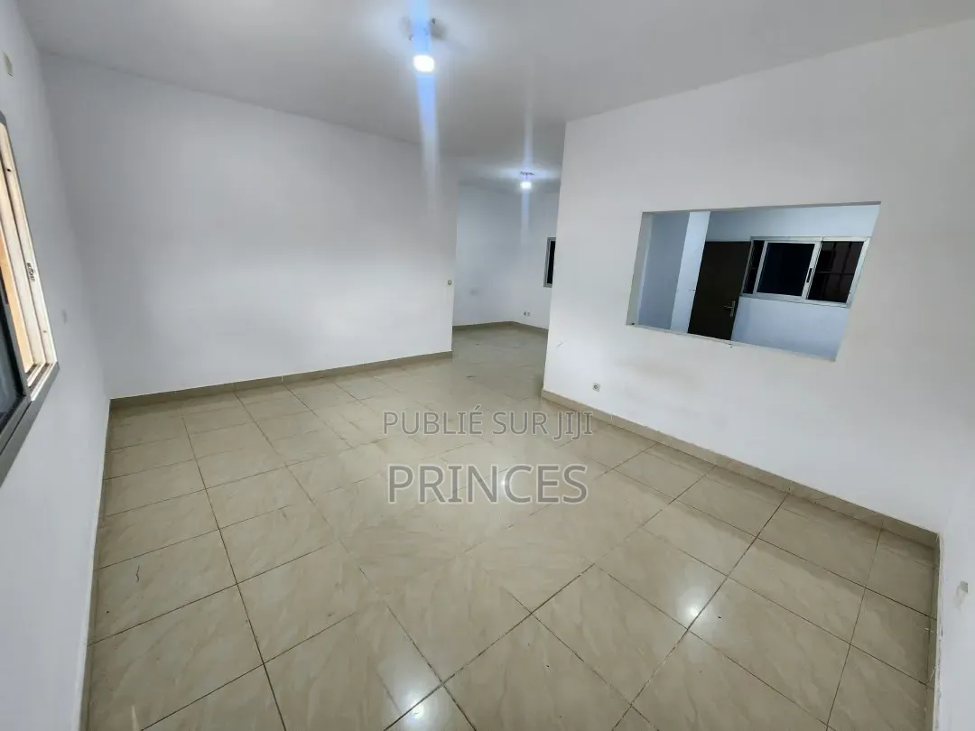 20chbre Appartement dans Ange Immobilier, Cocody à Vendre