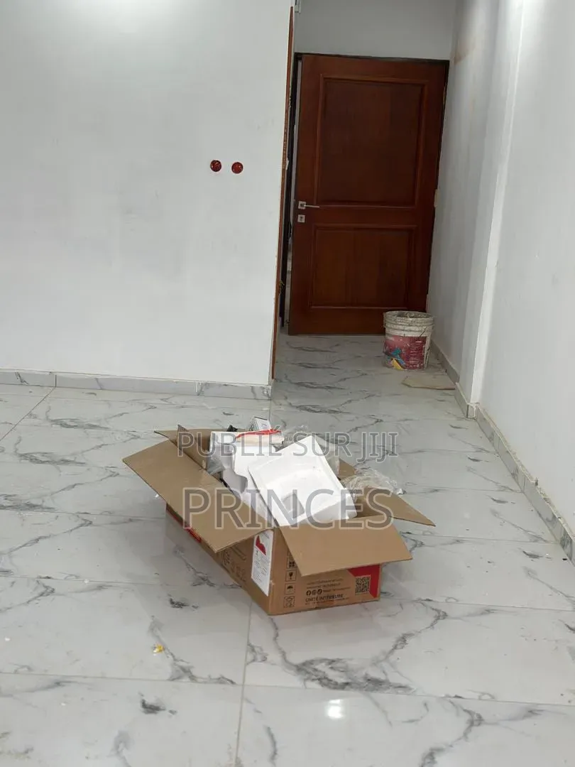20chbre Appartement dans Ange Immobilier, Cocody à Vendre