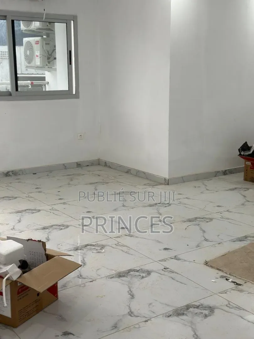 20chbre Appartement dans Ange Immobilier, Cocody à Vendre