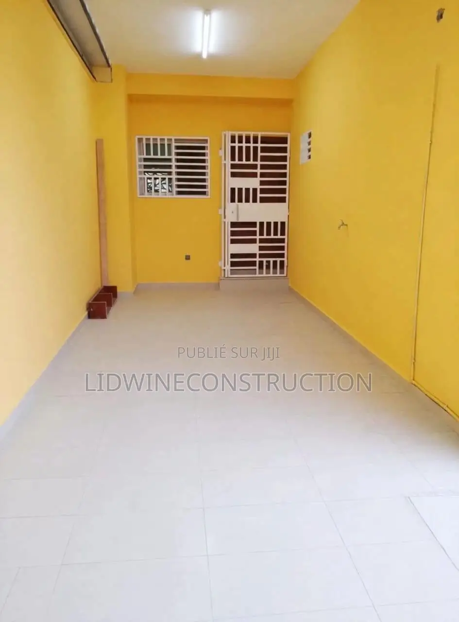 5chbre Duplex dans Cocody à Louer