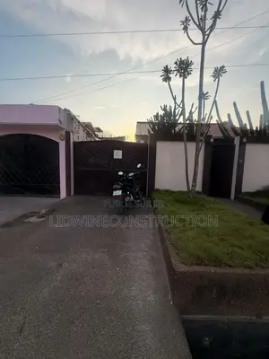 4chbre Villa dans Cocody à Vendre