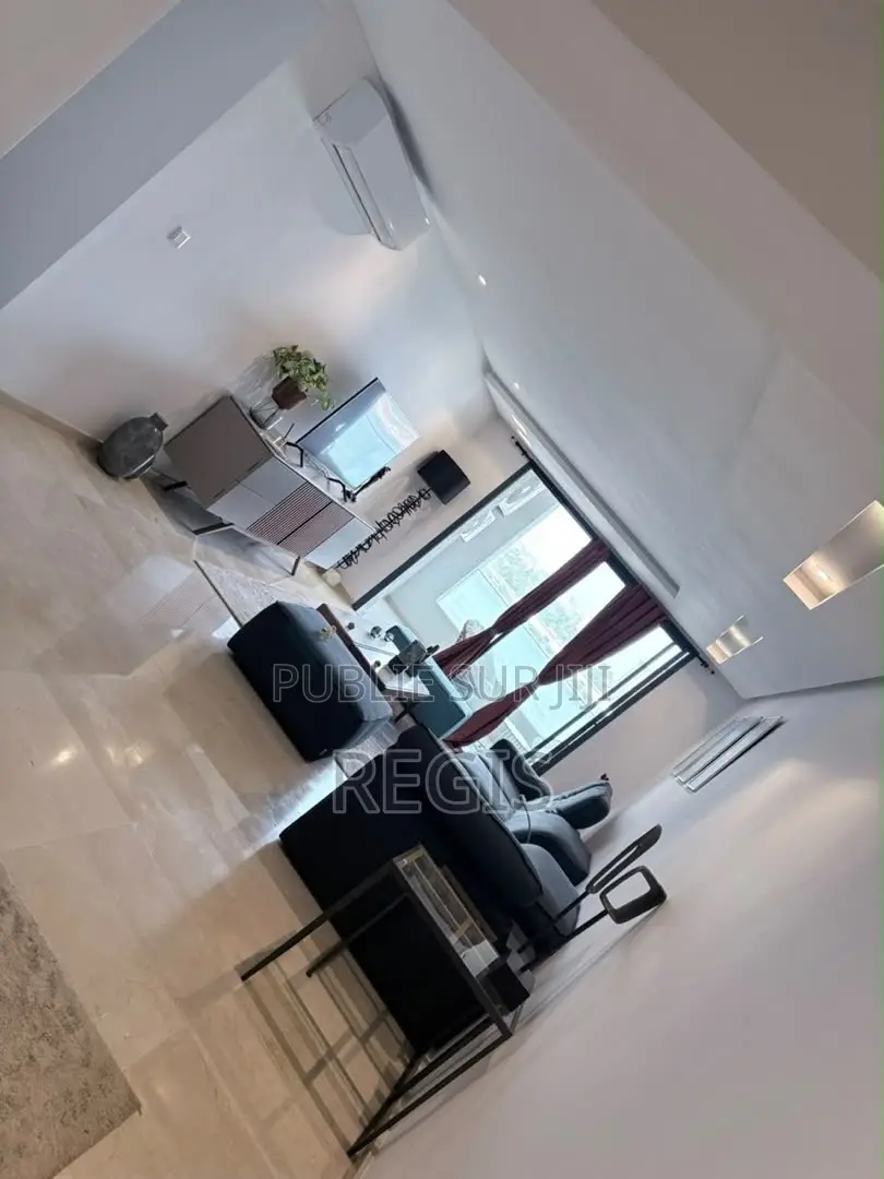 Meublé 4chbre Appartement dans Regis, Attécoubé à Louer