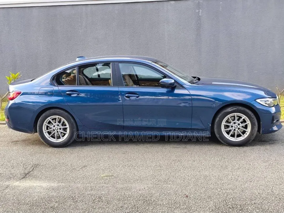 BMW 318i 2023 Bleu