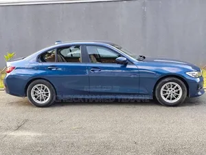 BMW 318i 2023 Bleu