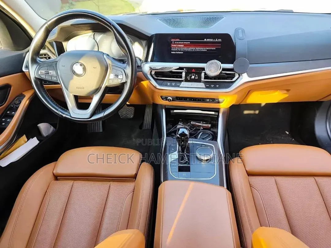 BMW 318i 2023 Bleu